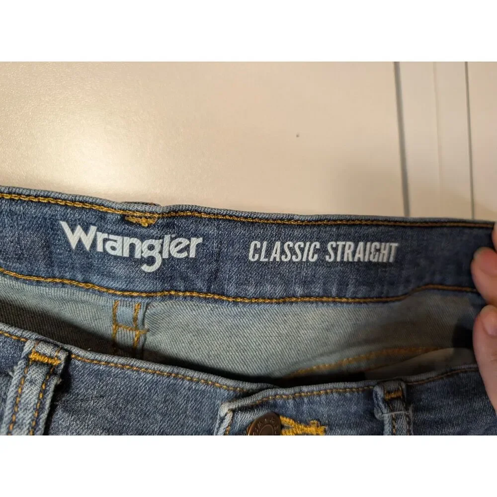 Wrangler Boys Classic Straight Jeans Size 14 Regular Medium Wash Stretch Denim